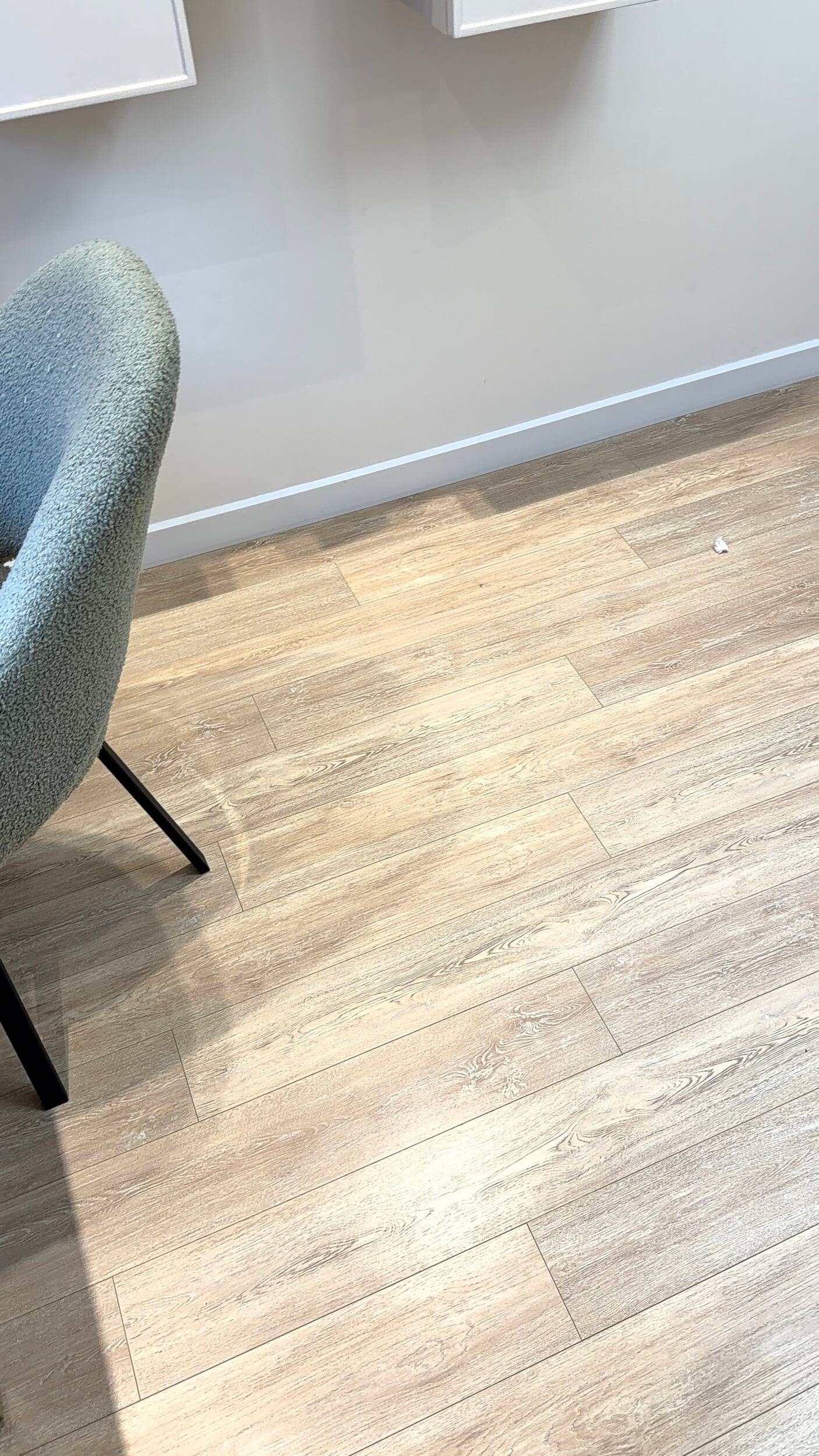 Ламинат светлый на кухне